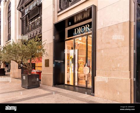 dior 傘下|Dior jewellery boutique.